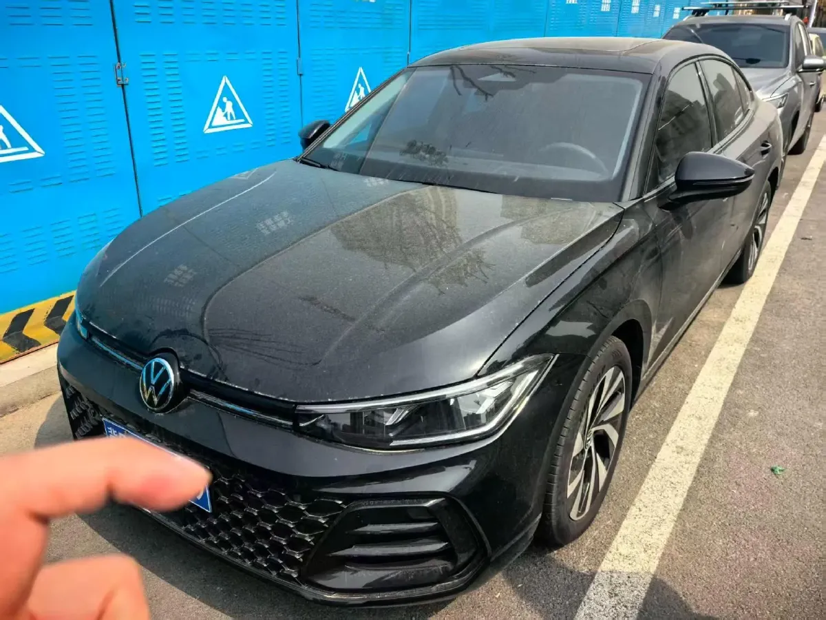 2025 Volkswagen Passat 2.0T 220HP L4 7DCT,autocango,china used car exporter,china ev exporter,chinese used car exporter,chinese used ev exporter