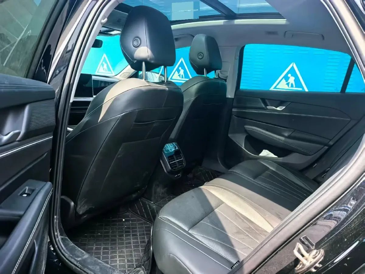 2025 Volkswagen Passat 2.0T 220HP L4 7DCT,autocango,china used car exporter,china ev exporter,chinese used car exporter,chinese used ev exporter