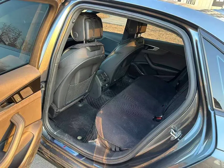 2023 Audi A4L 2.0T 190HP L4 7DCT,autocango,china used car exporter,china ev exporter,chinese used car exporter,chinese used ev exporter