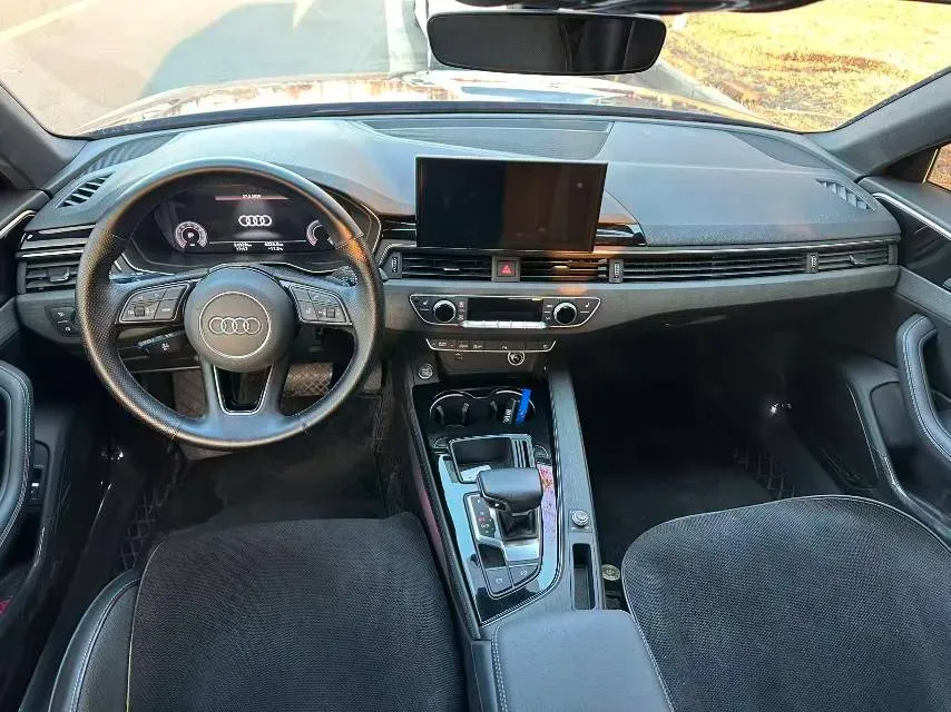 2023 Audi A4L 2.0T 190HP L4 7DCT,autocango,china used car exporter,china ev exporter,chinese used car exporter,chinese used ev exporter