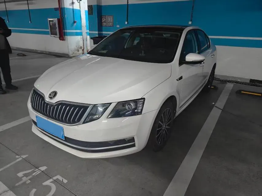 2019 Skoda Octavia 1.5L 116HP L4 6AT,autocango,china used car exporter,china ev exporter,chinese used car exporter,chinese used ev exporter