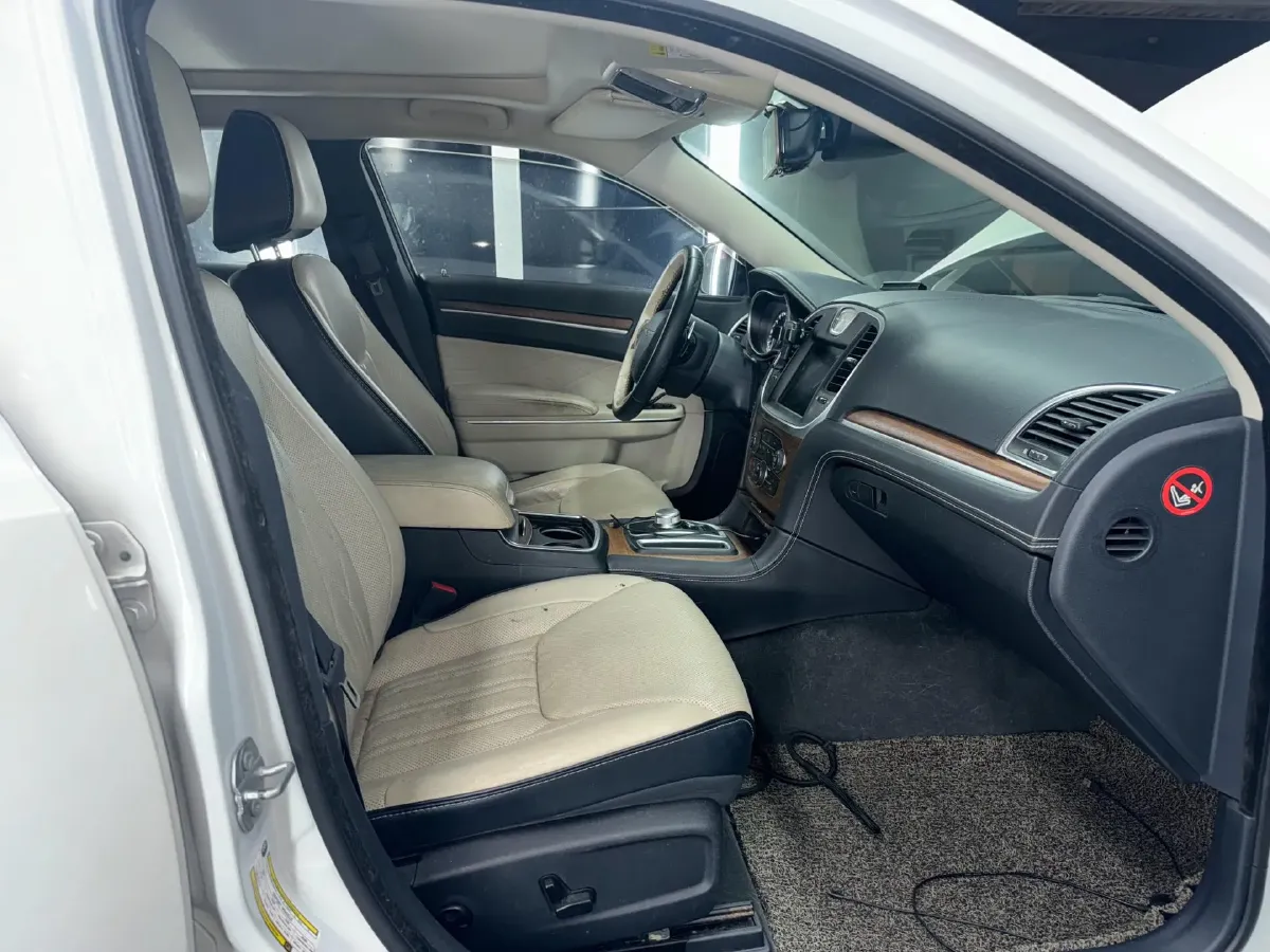 2016 Chrysler 300C 3.0L 234HP V6 8AT,autocango,china used car exporter,china ev exporter,chinese used car exporter,chinese used ev exporter