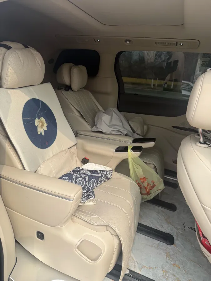 2025 Voyah Dream 1.5T 150HP L4 PHEV 41.7KWH,autocango,china used car exporter,china ev exporter,chinese used car exporter,chinese used ev exporter