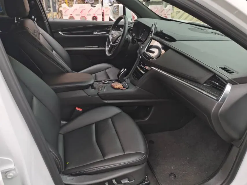 2022 Cadillac XT5 2.0T 237HP L4 9AT,autocango,china used car exporter,china ev exporter,chinese used car exporter,chinese used ev exporter