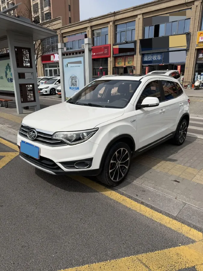 2017 FAW Senia R7 1.5T 150HP L4 5MT,autocango,china used car exporter,china ev exporter,chinese used car exporter,chinese used ev exporter