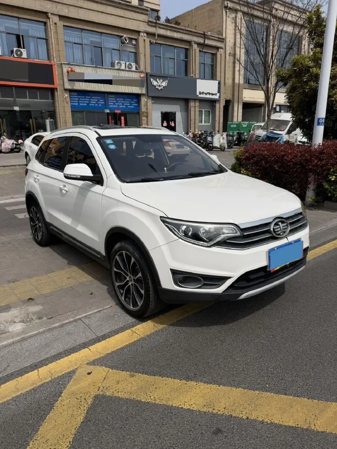 2017 FAW Senia R7 1.5T 150HP L4 5MT,autocango,china used car exporter,china ev exporter,chinese used car exporter,chinese used ev exporter