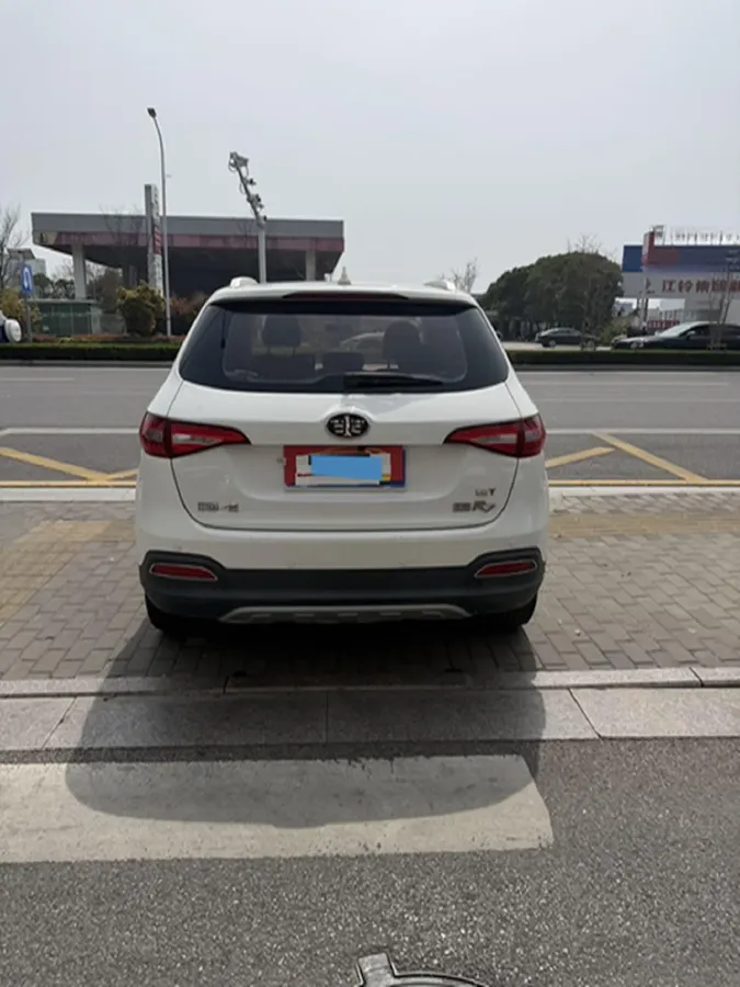 2017 FAW Senia R7 1.5T 150HP L4 5MT,autocango,china used car exporter,china ev exporter,chinese used car exporter,chinese used ev exporter