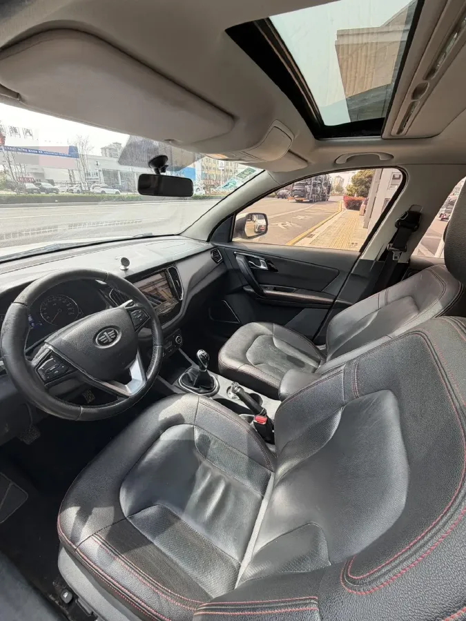 2017 FAW Senia R7 1.5T 150HP L4 5MT,autocango,china used car exporter,china ev exporter,chinese used car exporter,chinese used ev exporter