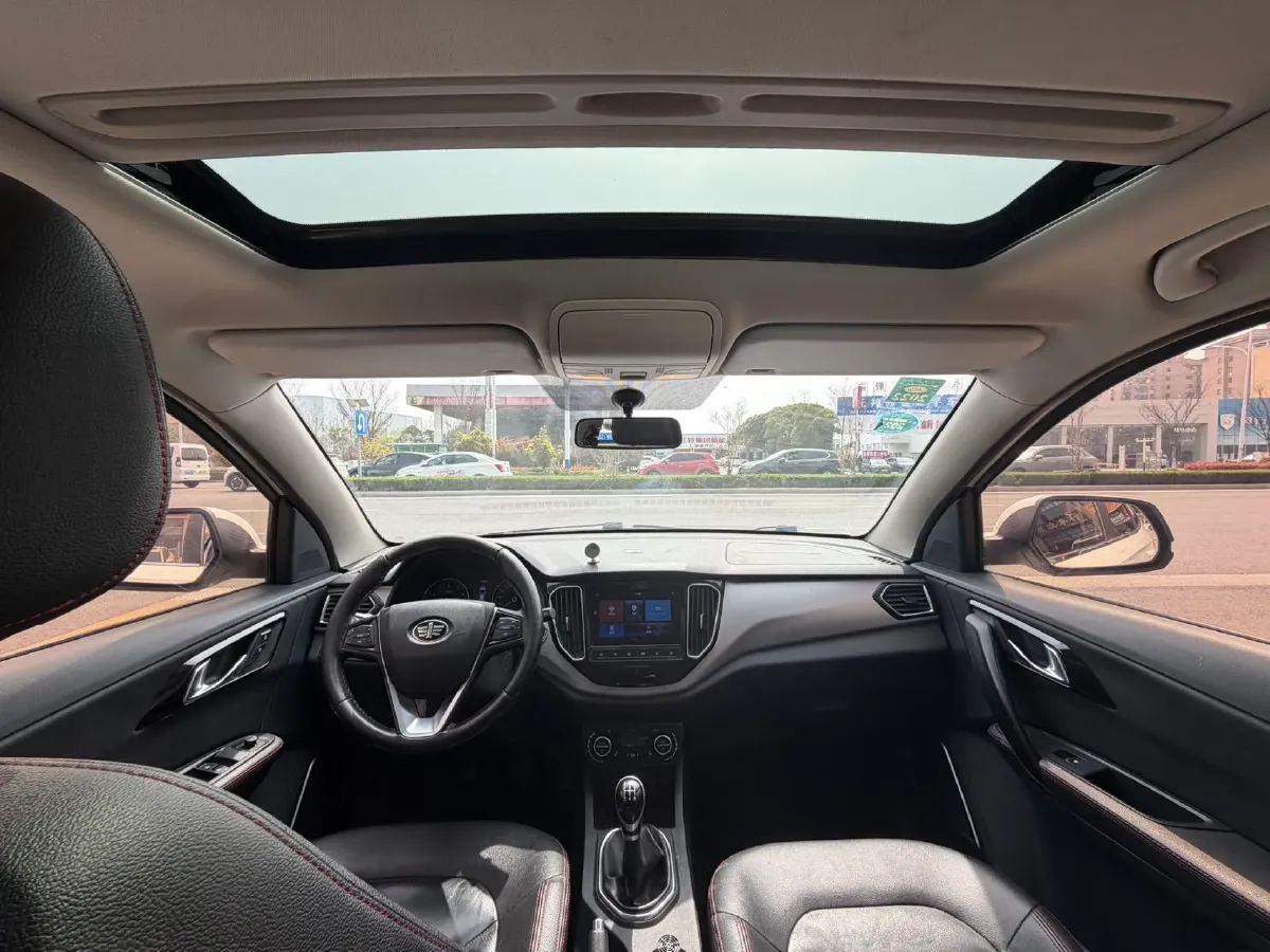 2017 FAW Senia R7 1.5T 150HP L4 5MT,autocango,china used car exporter,china ev exporter,chinese used car exporter,chinese used ev exporter