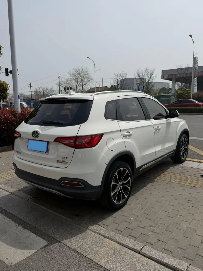 2017 FAW Senia R7 1.5T 150HP L4 5MT,autocango,china used car exporter,china ev exporter,chinese used car exporter,chinese used ev exporter