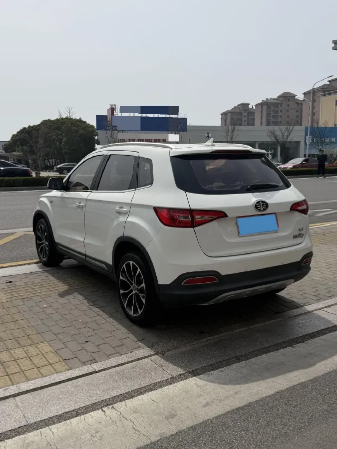 2017 FAW Senia R7 1.5T 150HP L4 5MT,autocango,china used car exporter,china ev exporter,chinese used car exporter,chinese used ev exporter