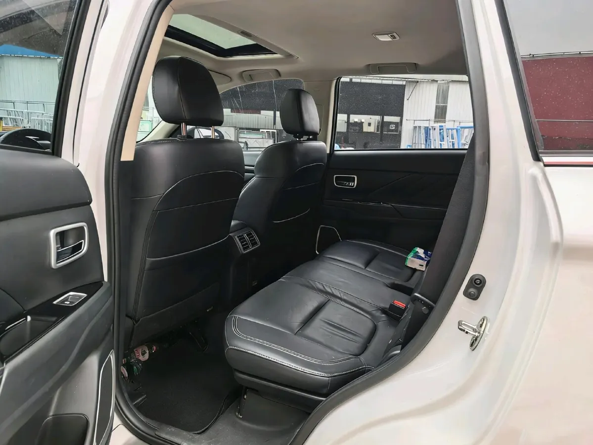 2019 Mitsubishi Outlander 2.4L 192HP L4 CVT,autocango,china used car exporter,china ev exporter,chinese used car exporter,chinese used ev exporter