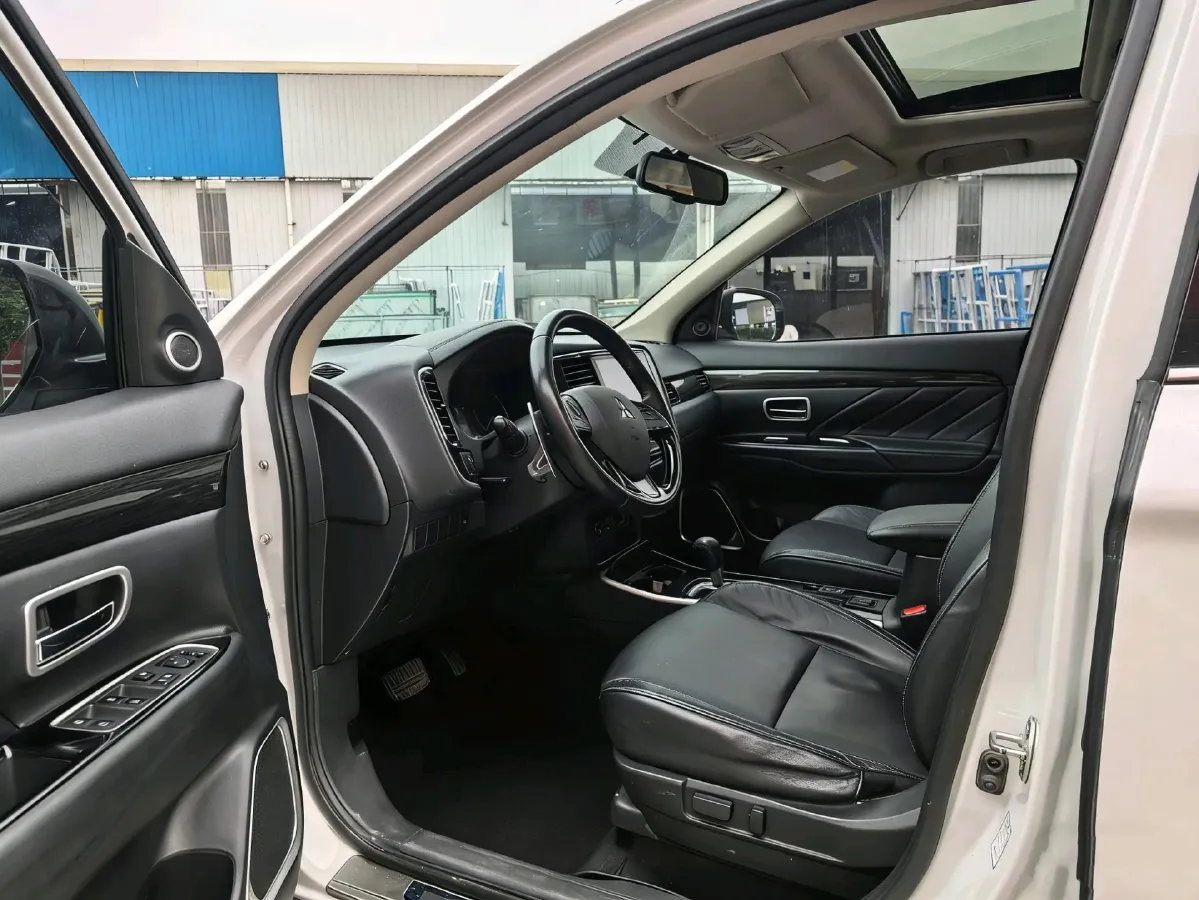 2019 Mitsubishi Outlander 2.4L 192HP L4 CVT,autocango,china used car exporter,china ev exporter,chinese used car exporter,chinese used ev exporter