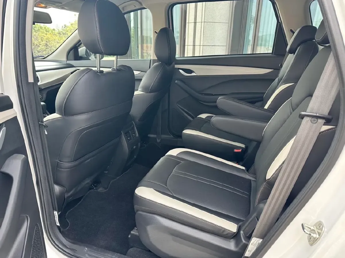 2019 BaoJun 360 1.5L 105HP L4 CVT,autocango,china used car exporter,china ev exporter,chinese used car exporter,chinese used ev exporter