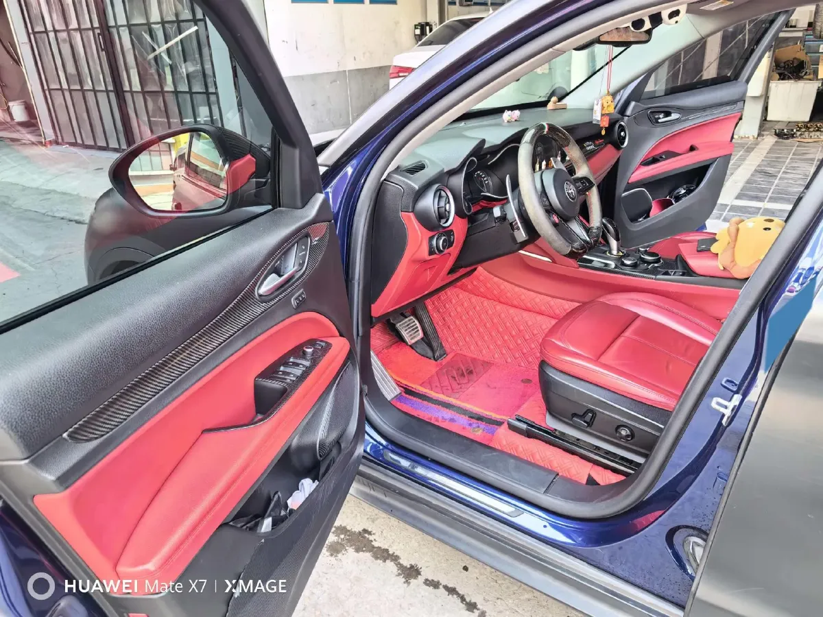 2017 Alfa Romeo Stelvio 2.0T 280HP L4 8AT,autocango,china used car exporter,china ev exporter,chinese used car exporter,chinese used ev exporter