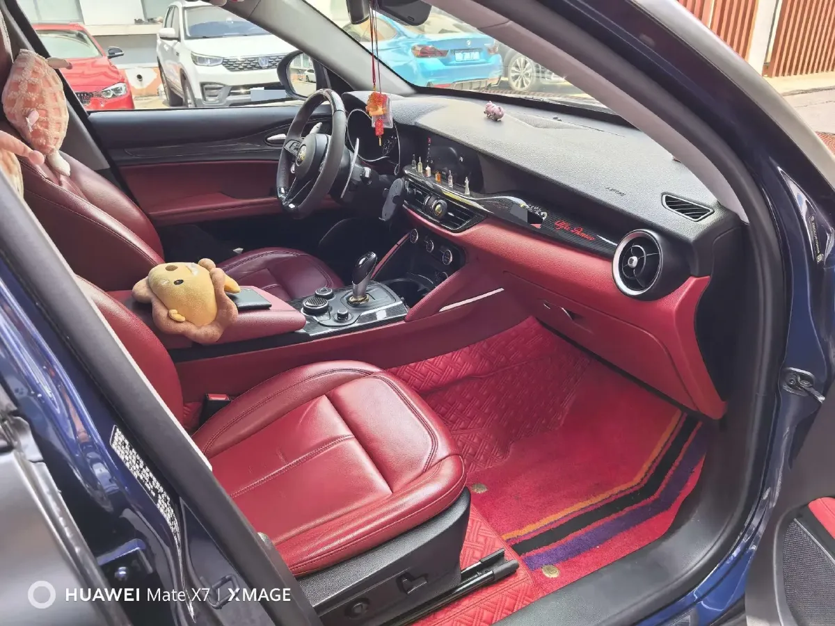 2017 Alfa Romeo Stelvio 2.0T 280HP L4 8AT,autocango,china used car exporter,china ev exporter,chinese used car exporter,chinese used ev exporter