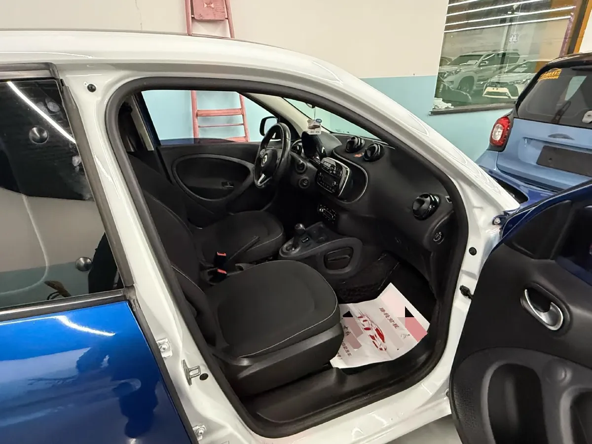2016 Smart smart forfour 1.0L 71HP L3 6DCT,autocango,china used car exporter,china ev exporter,chinese used car exporter,chinese used ev exporter
