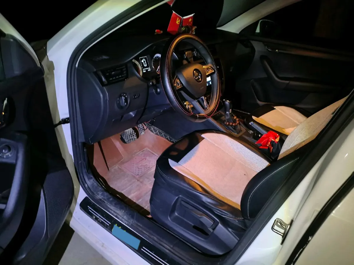 2021 Skoda Octavia 1.5L 113HP L4 6AT,autocango,china used car exporter,china ev exporter,chinese used car exporter,chinese used ev exporter