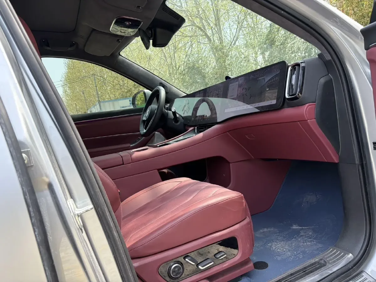 2025 AITO AITO M8 REEV 160HP REEV 53.4KWH,autocango,china used car exporter,china ev exporter,chinese used car exporter,chinese used ev exporter