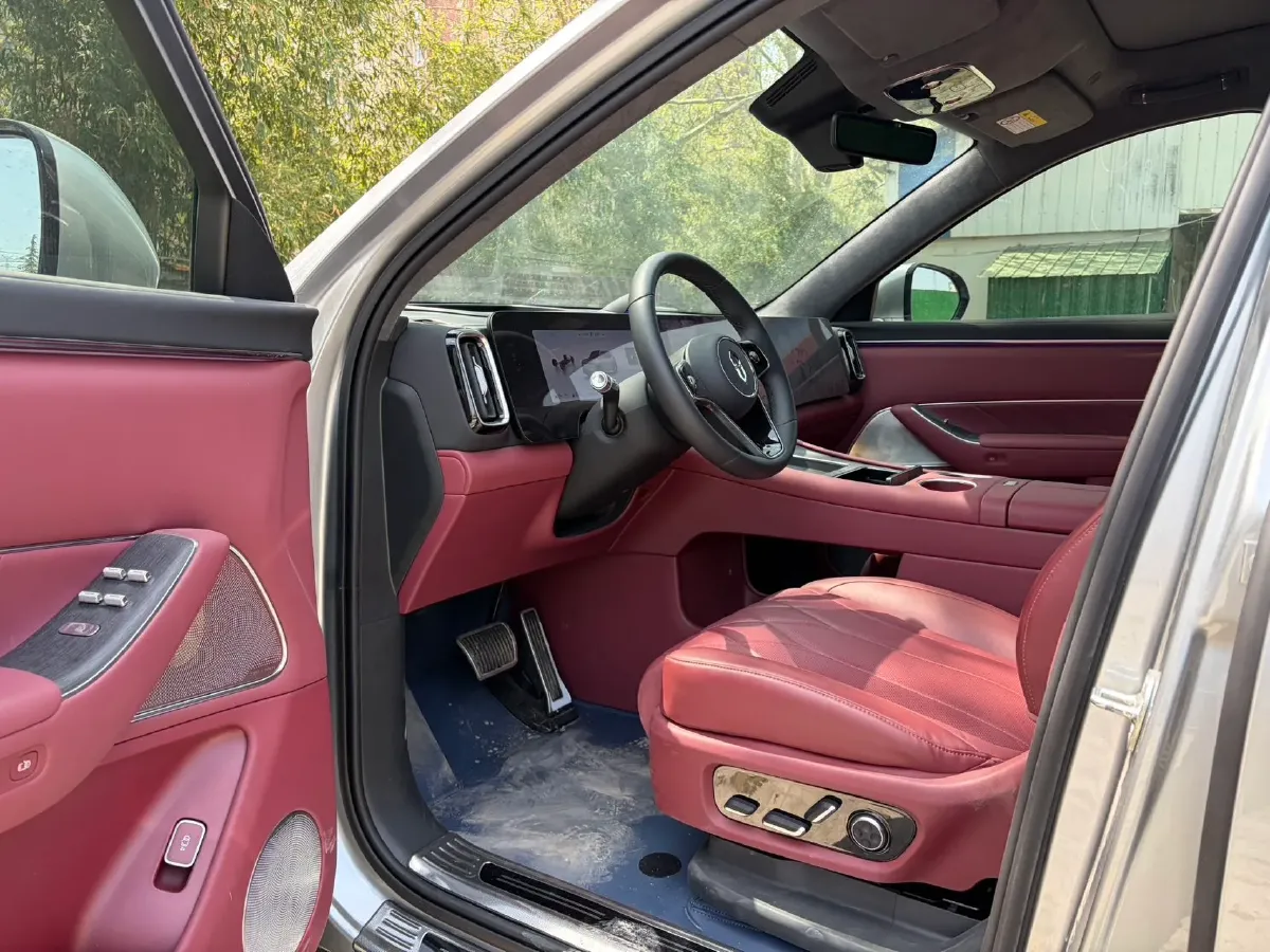 2025 AITO AITO M8 REEV 160HP REEV 53.4KWH,autocango,china used car exporter,china ev exporter,chinese used car exporter,chinese used ev exporter