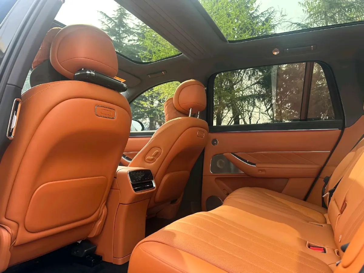 2025 AITO AITO M8 REEV 160HP REEV 53.4KWH,autocango,china used car exporter,china ev exporter,chinese used car exporter,chinese used ev exporter