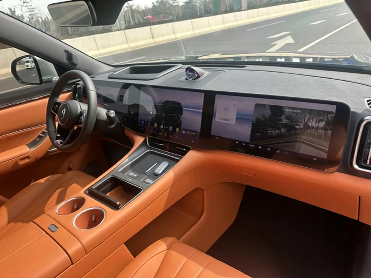 2025 AITO AITO M8 REEV 160HP REEV 53.4KWH,autocango,china used car exporter,china ev exporter,chinese used car exporter,chinese used ev exporter