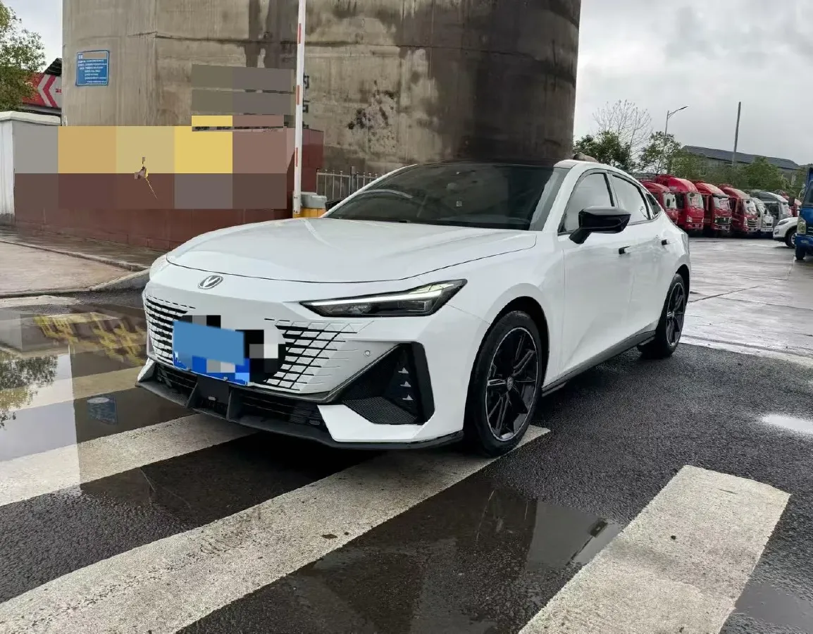 2023 ChangAn UNI-V 1.5T 188HP L4 7DCT,autocango,china used car exporter,china ev exporter,chinese used car exporter,chinese used ev exporter