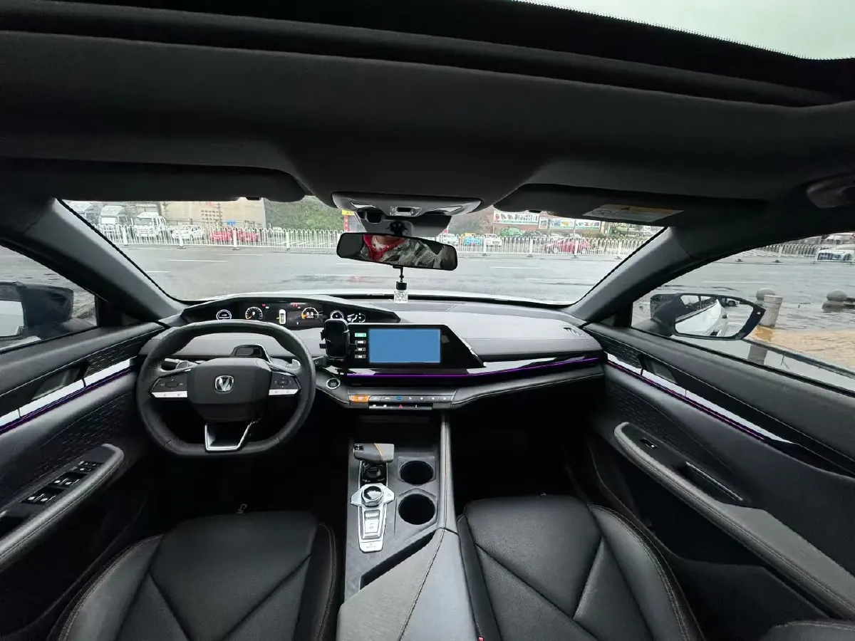 2023 ChangAn UNI-V 1.5T 188HP L4 7DCT,autocango,china used car exporter,china ev exporter,chinese used car exporter,chinese used ev exporter