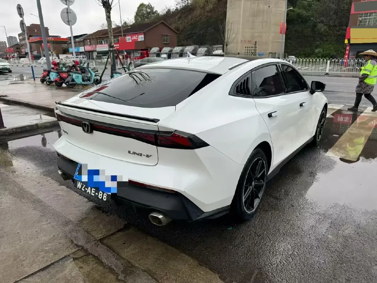 2023 ChangAn UNI-V 1.5T 188HP L4 7DCT,autocango,china used car exporter,china ev exporter,chinese used car exporter,chinese used ev exporter