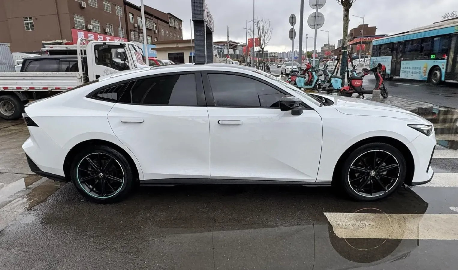 2023 ChangAn UNI-V 1.5T 188HP L4 7DCT,autocango,china used car exporter,china ev exporter,chinese used car exporter,chinese used ev exporter