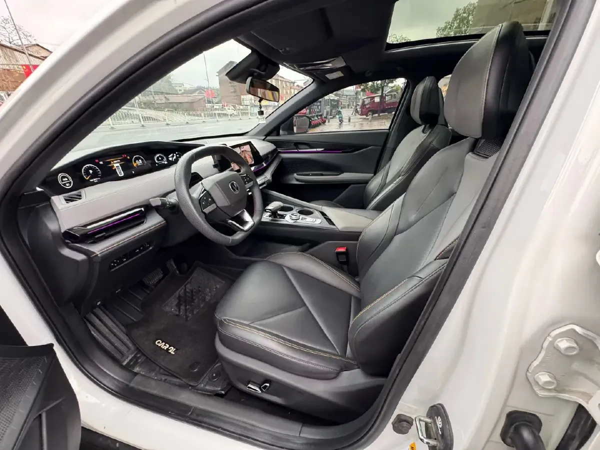 2023 ChangAn UNI-V 1.5T 188HP L4 7DCT,autocango,china used car exporter,china ev exporter,chinese used car exporter,chinese used ev exporter