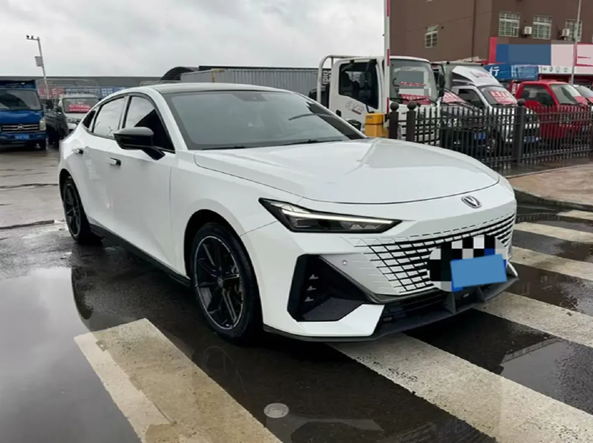 2023 ChangAn UNI-V 1.5T 188HP L4 7DCT,autocango,china used car exporter,china ev exporter,chinese used car exporter,chinese used ev exporter