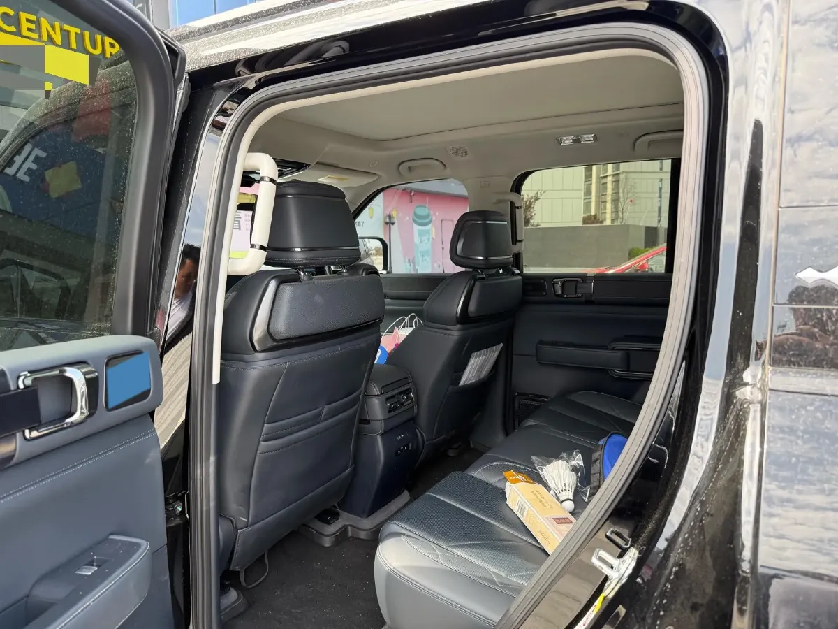 2023 FangChengBao Bao 5 1.5T 194HP L4 E-CVT PHEV 31.8KWH,autocango,china used car exporter,china ev exporter,chinese used car exporter,chinese used ev exporter