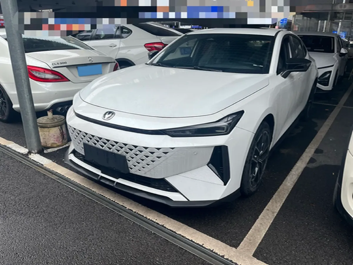 2024 ChangAn UNI-V iDD 1.5L 110HP L4 E-CVT PHEV 18.99KWH,autocango,china used car exporter,china ev exporter,chinese used car exporter,chinese used ev exporter