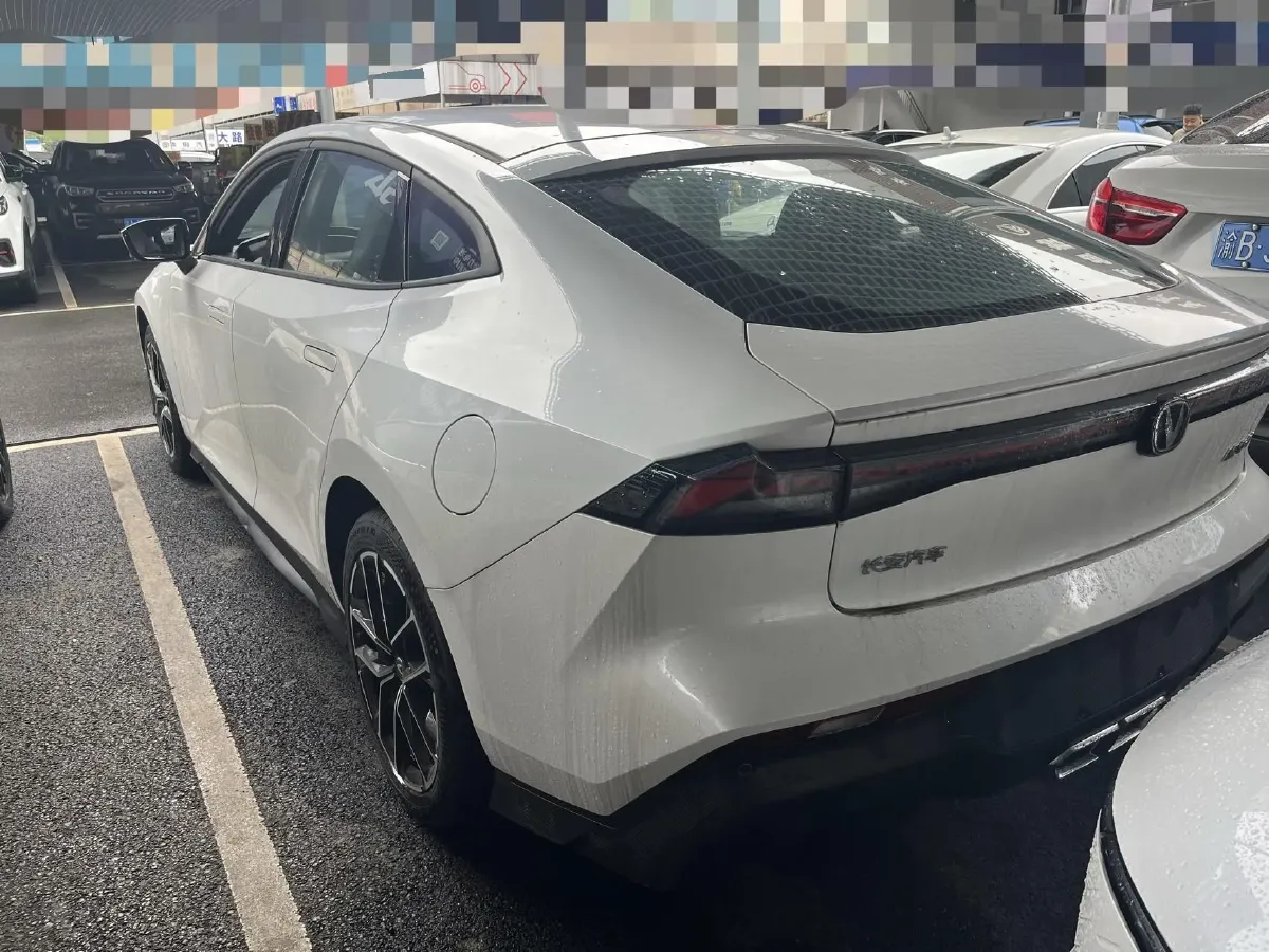 2024 ChangAn UNI-V iDD 1.5L 110HP L4 E-CVT PHEV 18.99KWH,autocango,china used car exporter,china ev exporter,chinese used car exporter,chinese used ev exporter