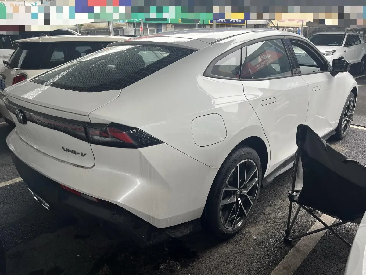 2024 ChangAn UNI-V iDD 1.5L 110HP L4 E-CVT PHEV 18.99KWH,autocango,china used car exporter,china ev exporter,chinese used car exporter,chinese used ev exporter