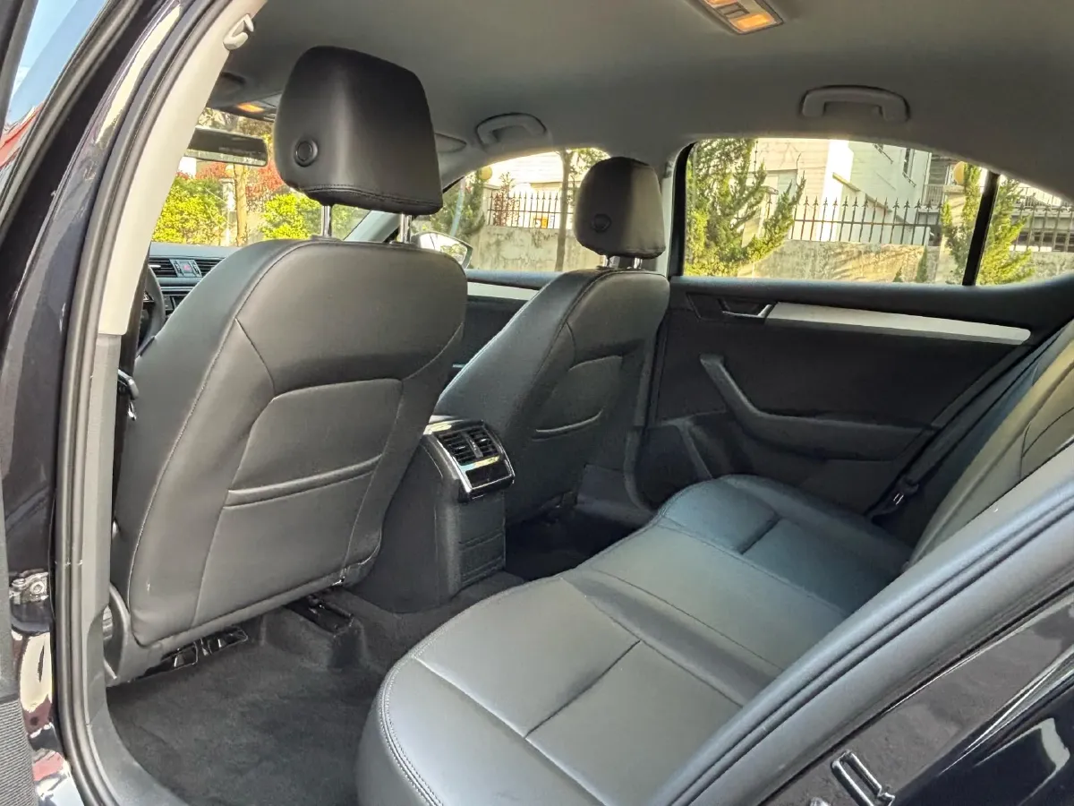 2016 Skoda Superb 1.4T 150HP L4 7DCT,autocango,china used car exporter,china ev exporter,chinese used car exporter,chinese used ev exporter