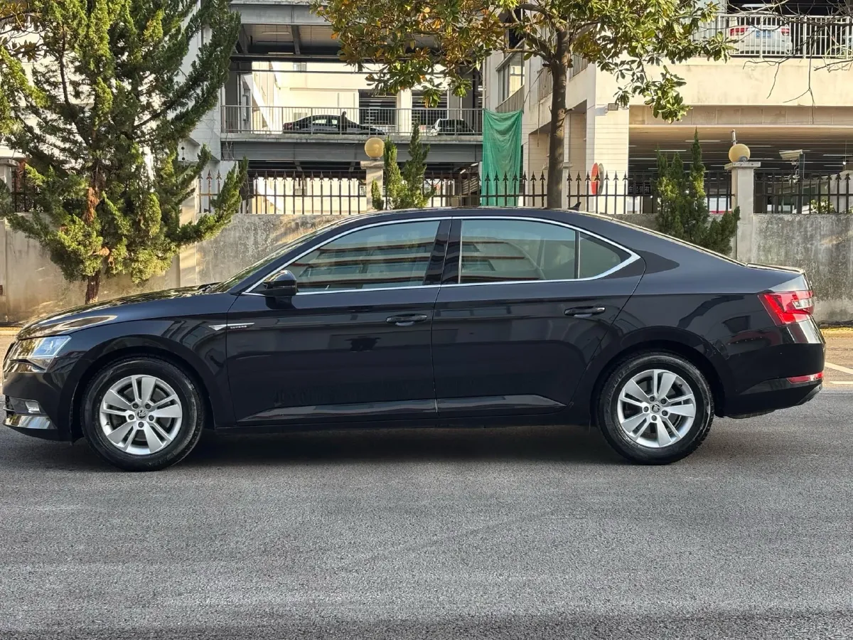 2016 Skoda Superb 1.4T 150HP L4 7DCT,autocango,china used car exporter,china ev exporter,chinese used car exporter,chinese used ev exporter