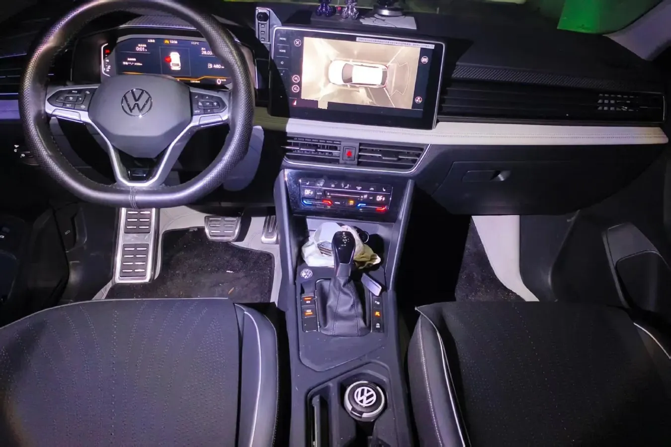 2025 Volkswagen Tiguan L 2.0T 186HP L4 7DCT,autocango,china used car exporter,china ev exporter,chinese used car exporter,chinese used ev exporter