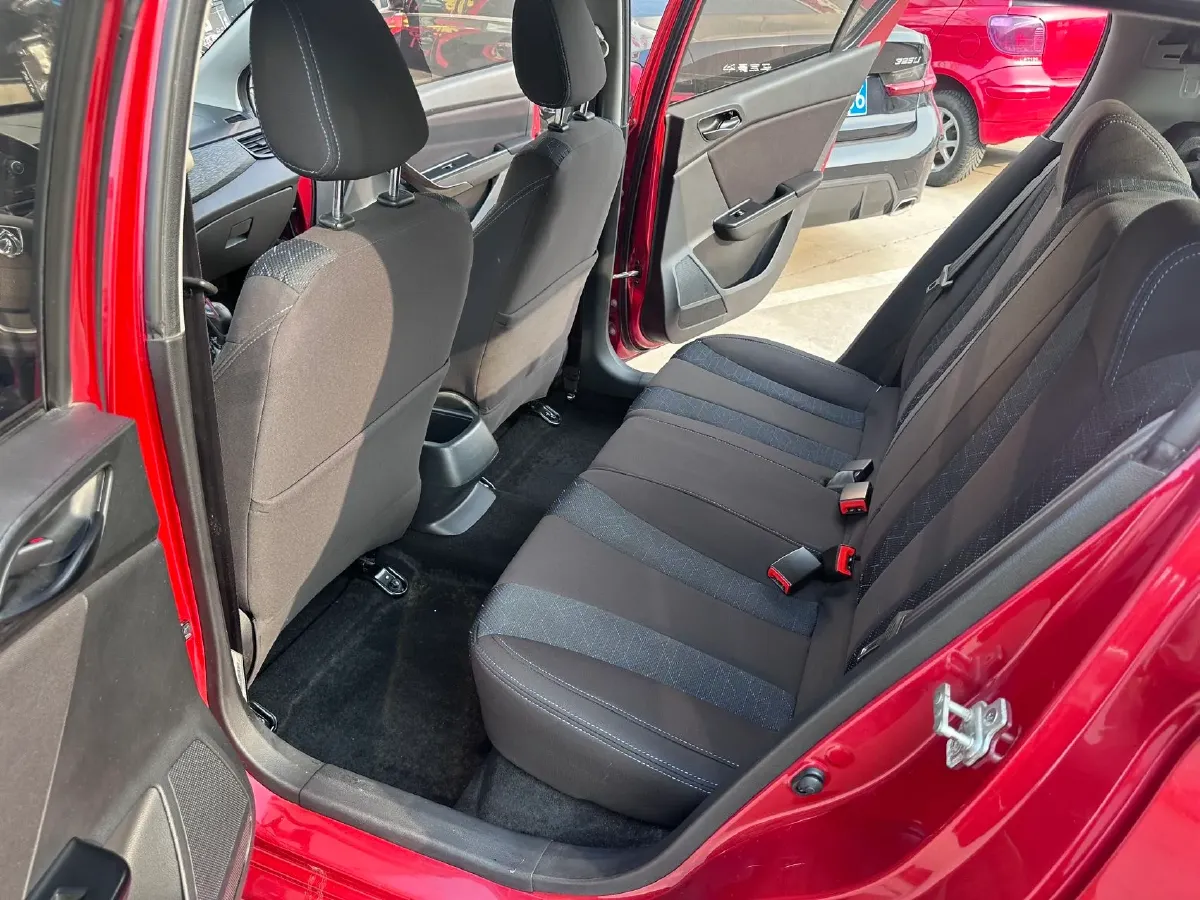 2016 BaoJun 310 1.2L 82HP L4 5MT,autocango,china used car exporter,china ev exporter,chinese used car exporter,chinese used ev exporter