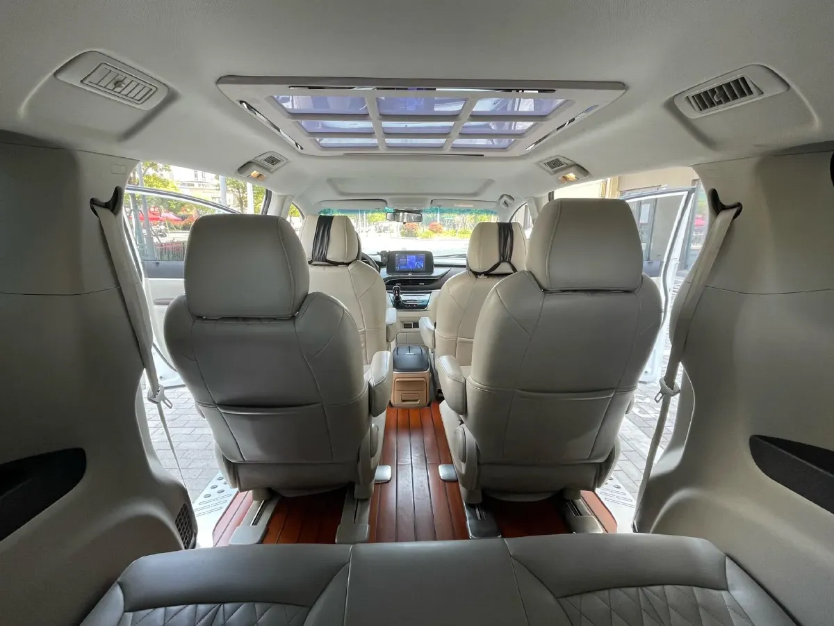 2021 Buick GL8 2.0T 237HP L4 9AT,autocango,china used car exporter,china ev exporter,chinese used car exporter,chinese used ev exporter