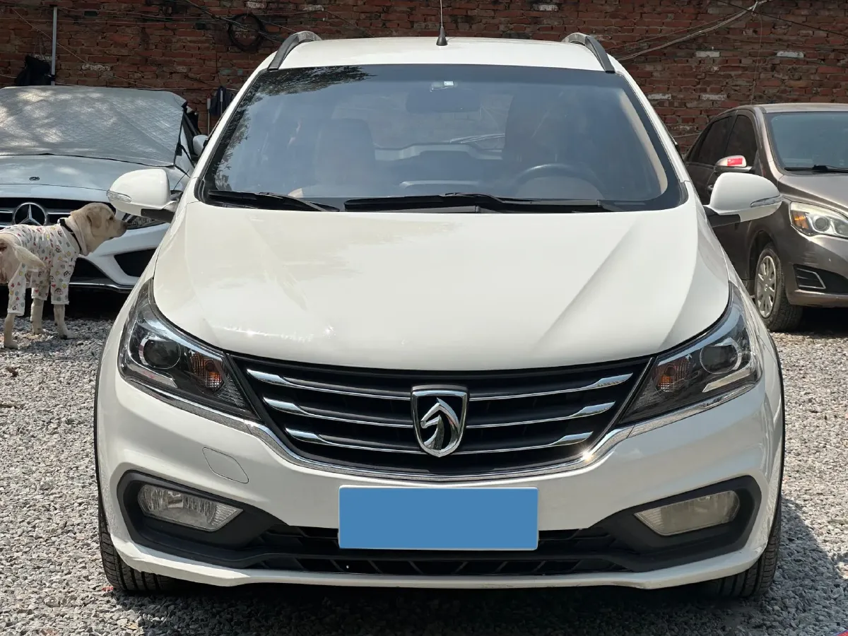 2017 BaoJun 310W 1.5L 112HP L4 6MT,autocango,china used car exporter,china ev exporter,chinese used car exporter,chinese used ev exporter