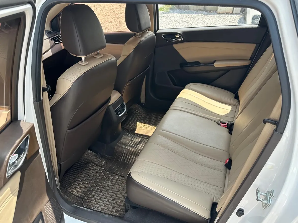 2017 BaoJun 310W 1.5L 112HP L4 6MT,autocango,china used car exporter,china ev exporter,chinese used car exporter,chinese used ev exporter