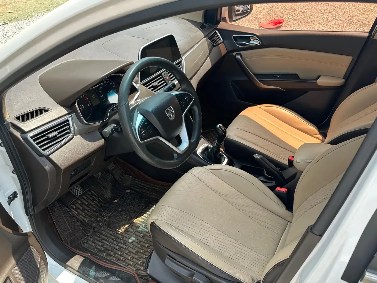 2017 BaoJun 310W 1.5L 112HP L4 6MT,autocango,china used car exporter,china ev exporter,chinese used car exporter,chinese used ev exporter