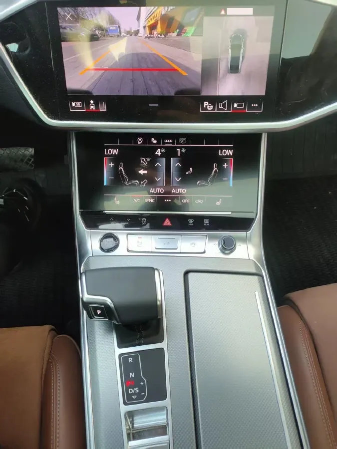 2025 Audi A7L 2.0T 245HP L4 7DCT,autocango,china used car exporter,china ev exporter,chinese used car exporter,chinese used ev exporter