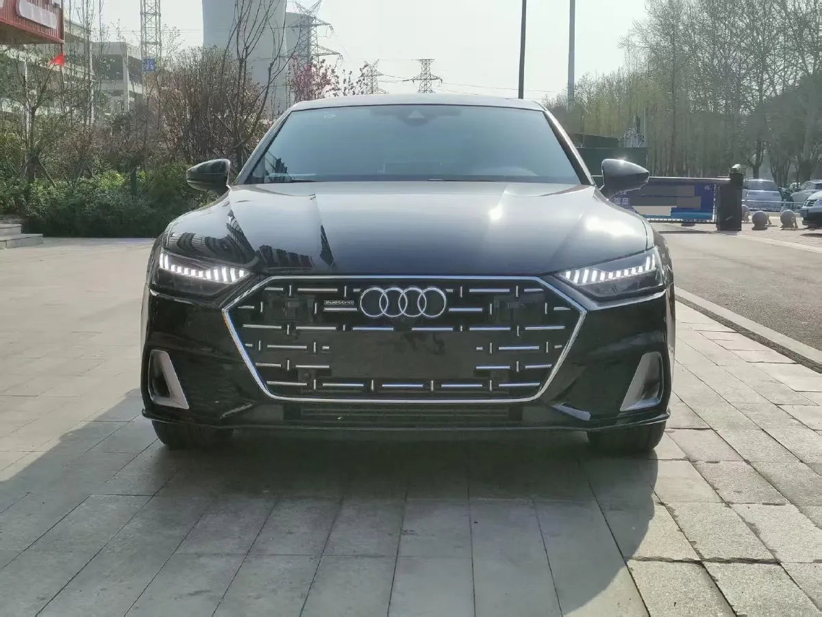2025 Audi A7L 2.0T 245HP L4 7DCT,autocango,china used car exporter,china ev exporter,chinese used car exporter,chinese used ev exporter