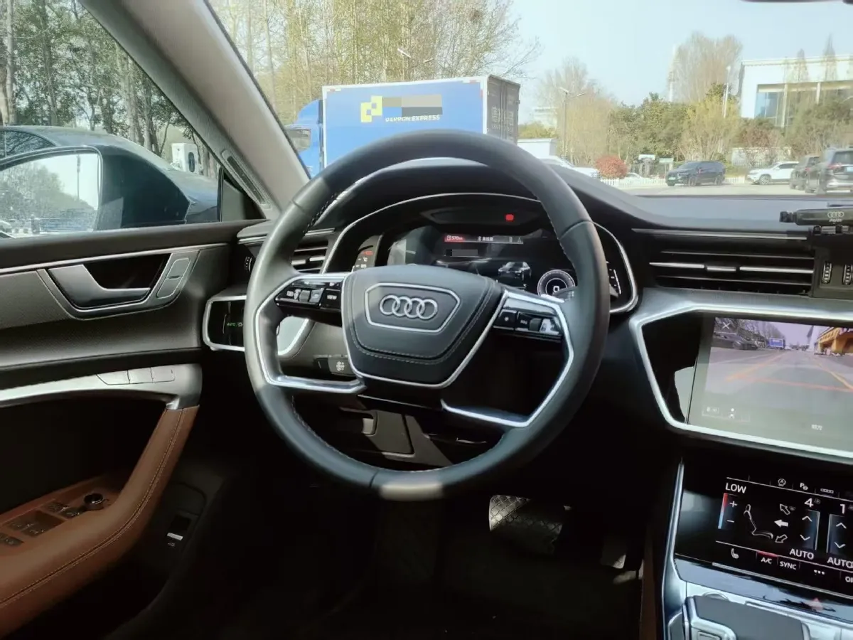 2025 Audi A7L 2.0T 245HP L4 7DCT,autocango,china used car exporter,china ev exporter,chinese used car exporter,chinese used ev exporter