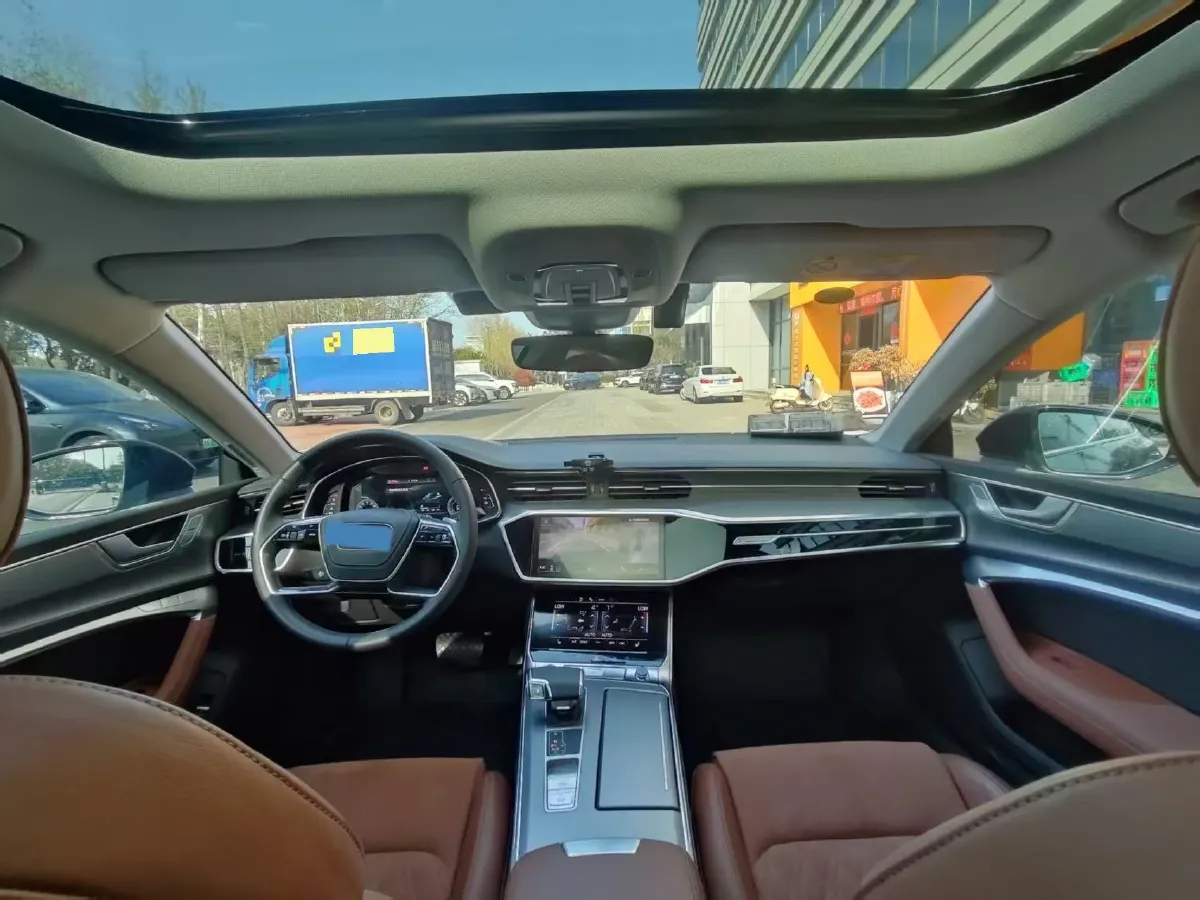 2025 Audi A7L 2.0T 245HP L4 7DCT,autocango,china used car exporter,china ev exporter,chinese used car exporter,chinese used ev exporter