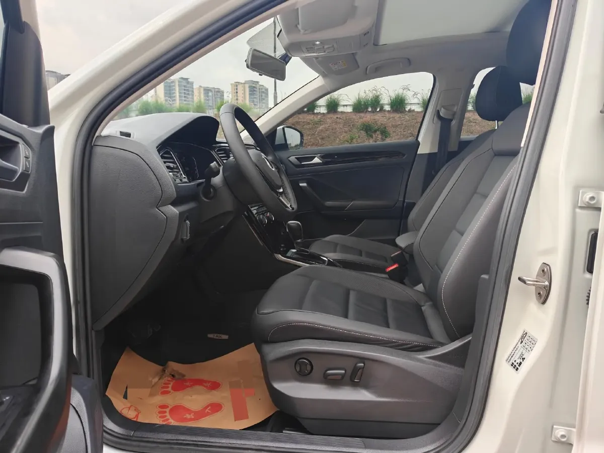 2022 Volkswagen T-Roc 1.4T 150HP L4 7DCT,autocango,china used car exporter,china ev exporter,chinese used car exporter,chinese used ev exporter