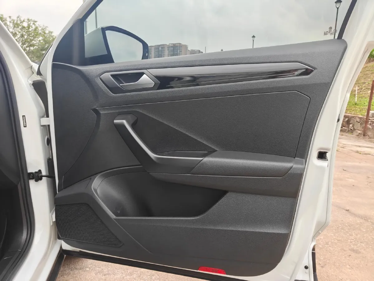 2022 Volkswagen T-Roc 1.4T 150HP L4 7DCT,autocango,china used car exporter,china ev exporter,chinese used car exporter,chinese used ev exporter